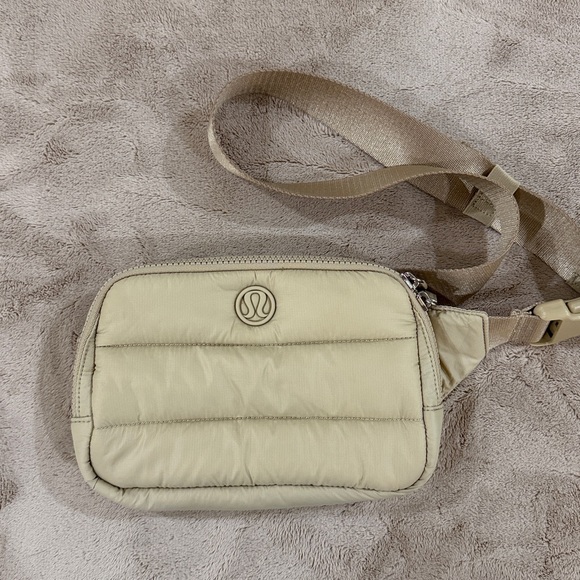 lululemon athletica Everywhere Belt Bag Large 2L *Wunder Puff - Color Trench - Picture 2 of 6